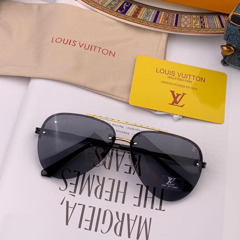 Louis Vuitton Black Gold Pilot Shades